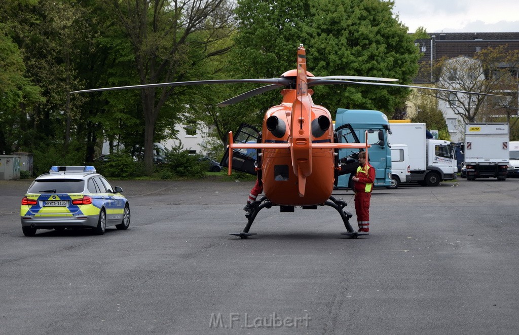 Einsatz Christoph 3 Koeln Vingst Thorwalsenstr Landung Marktplatz P04.JPG - Miklos Laubert